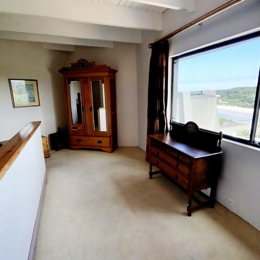 5 Bedroom Property for Sale in Beacon Bay Eastern Cape